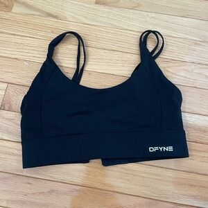 DFYNE Women's Black Sports Bra